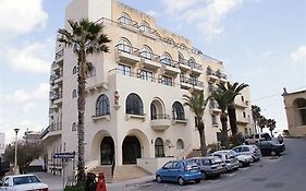 Gillieru Harbour Hotel